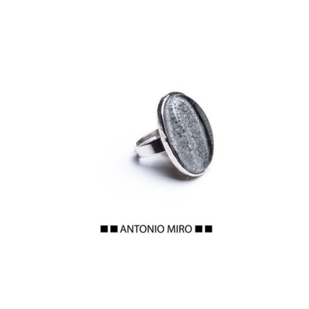 ANILLO CON INCRUSTACION DE RESINA DE ANTONIO MIRO